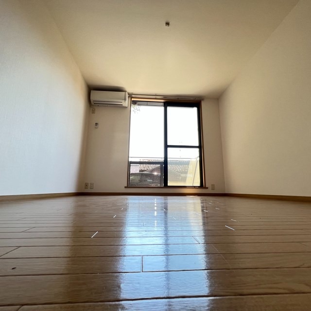 エアコン付きなので年中快適にお過ごしいただけます♪