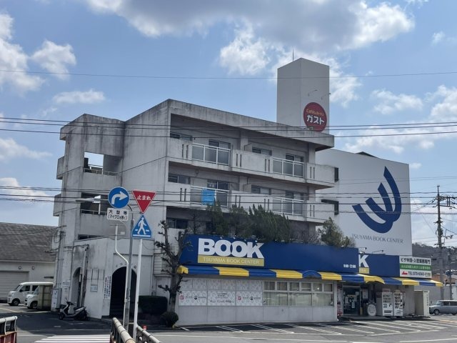 1階が本屋さんの生活に便利な立地です☆