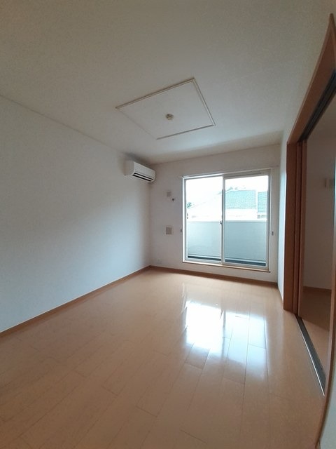 エアコン付きでオールシーズン快適に過ごせます！！